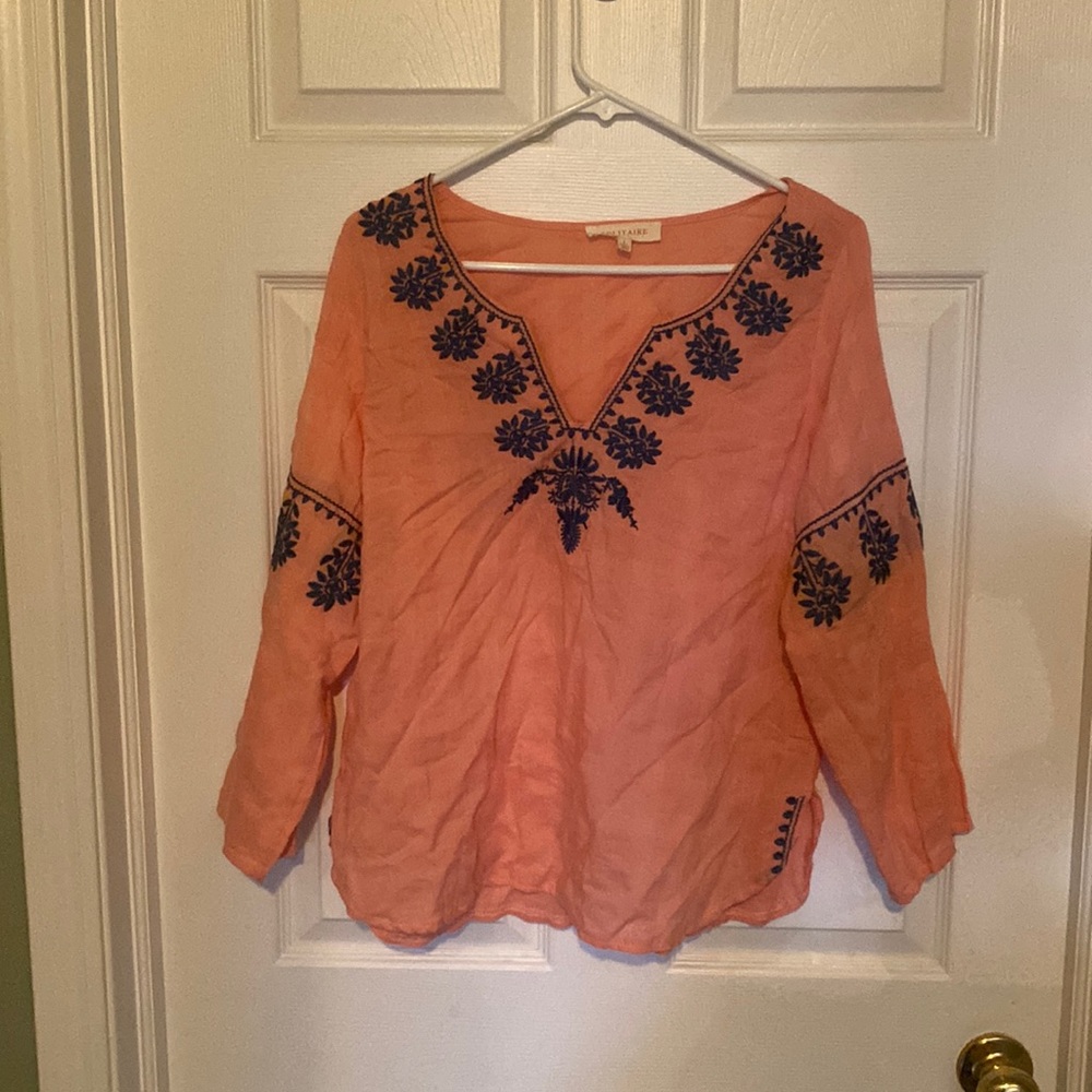 Solitaire blouse.      EUC.     Size large. Coral and navy blue.  ❤️